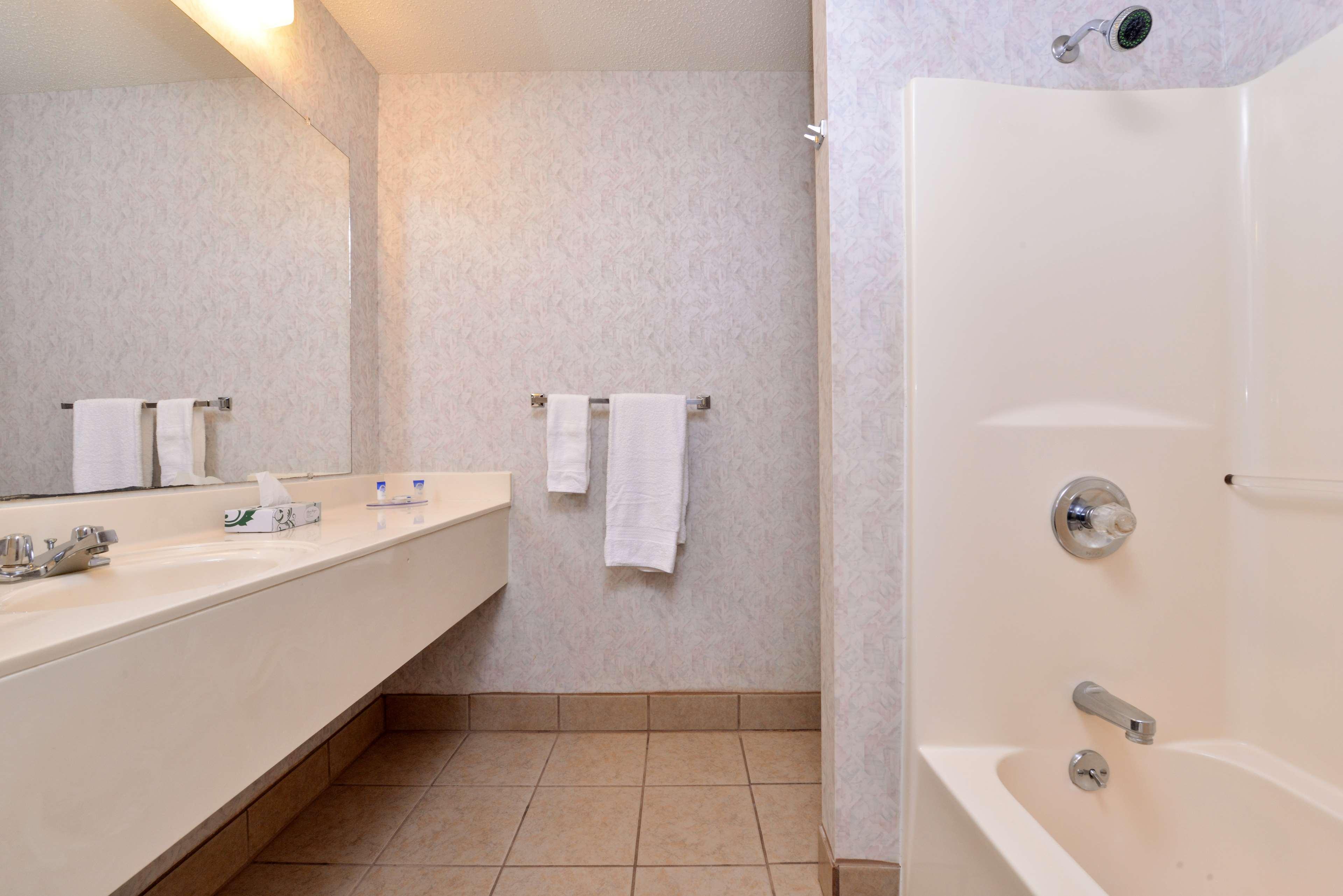 Americas Best Value Inn Knob Noster Exterior foto