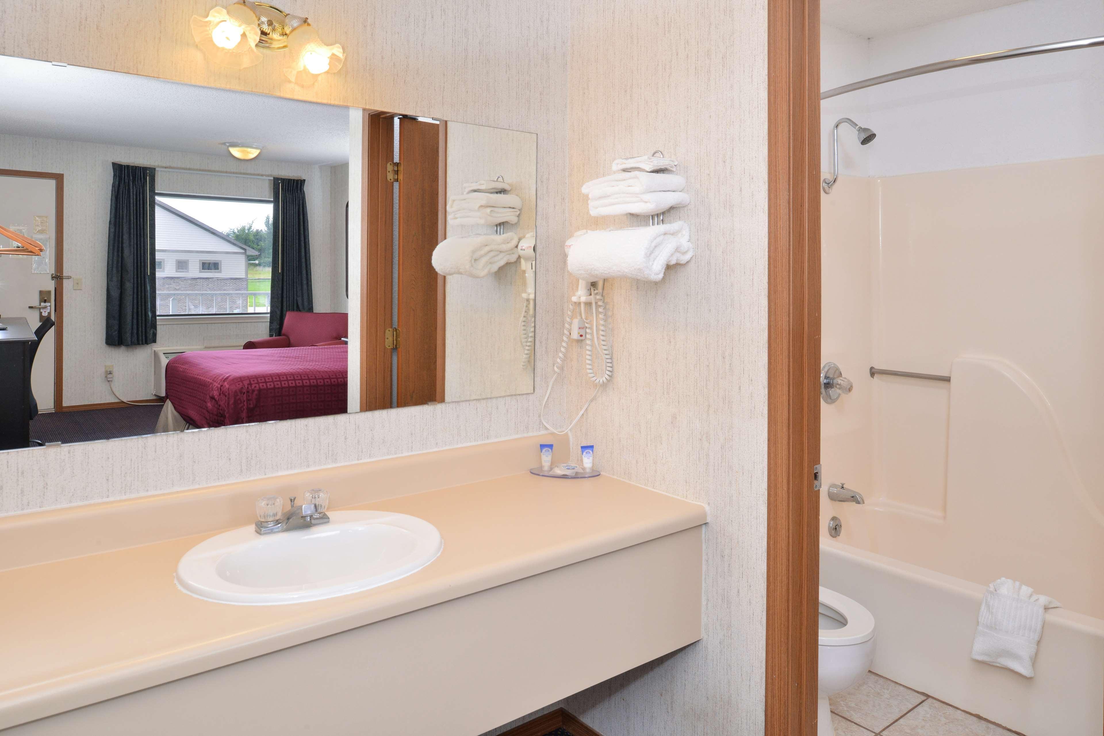 Americas Best Value Inn Knob Noster Exterior foto
